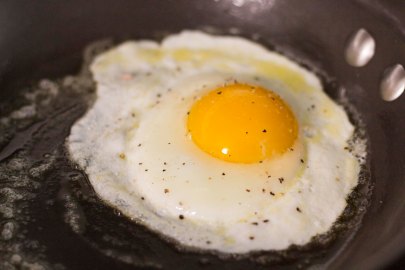 bubbling egg edges