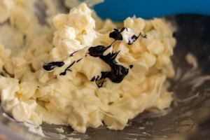 coloring in chocolate